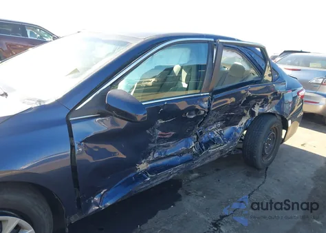 2016 Toyota Camry Le z USA, uszkodzony, nr VIN 4T4BF1FK7GR569289